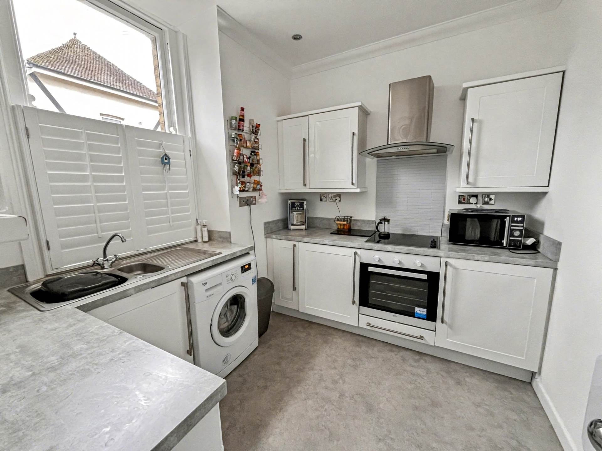 Close East Cliff , Bournemouth, Image 3