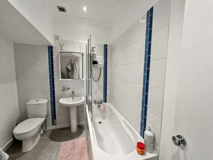 Close East Cliff , Bournemouth, Image 5