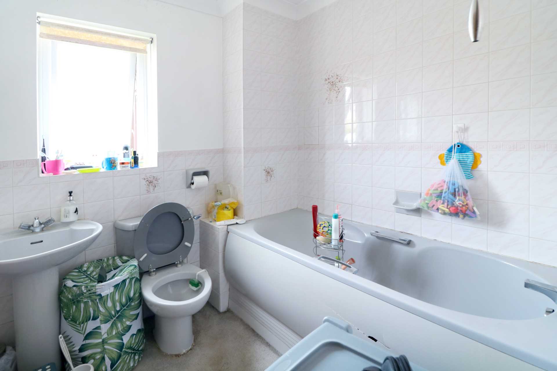 Close Boscombe Pier * Sea View*, Image 11