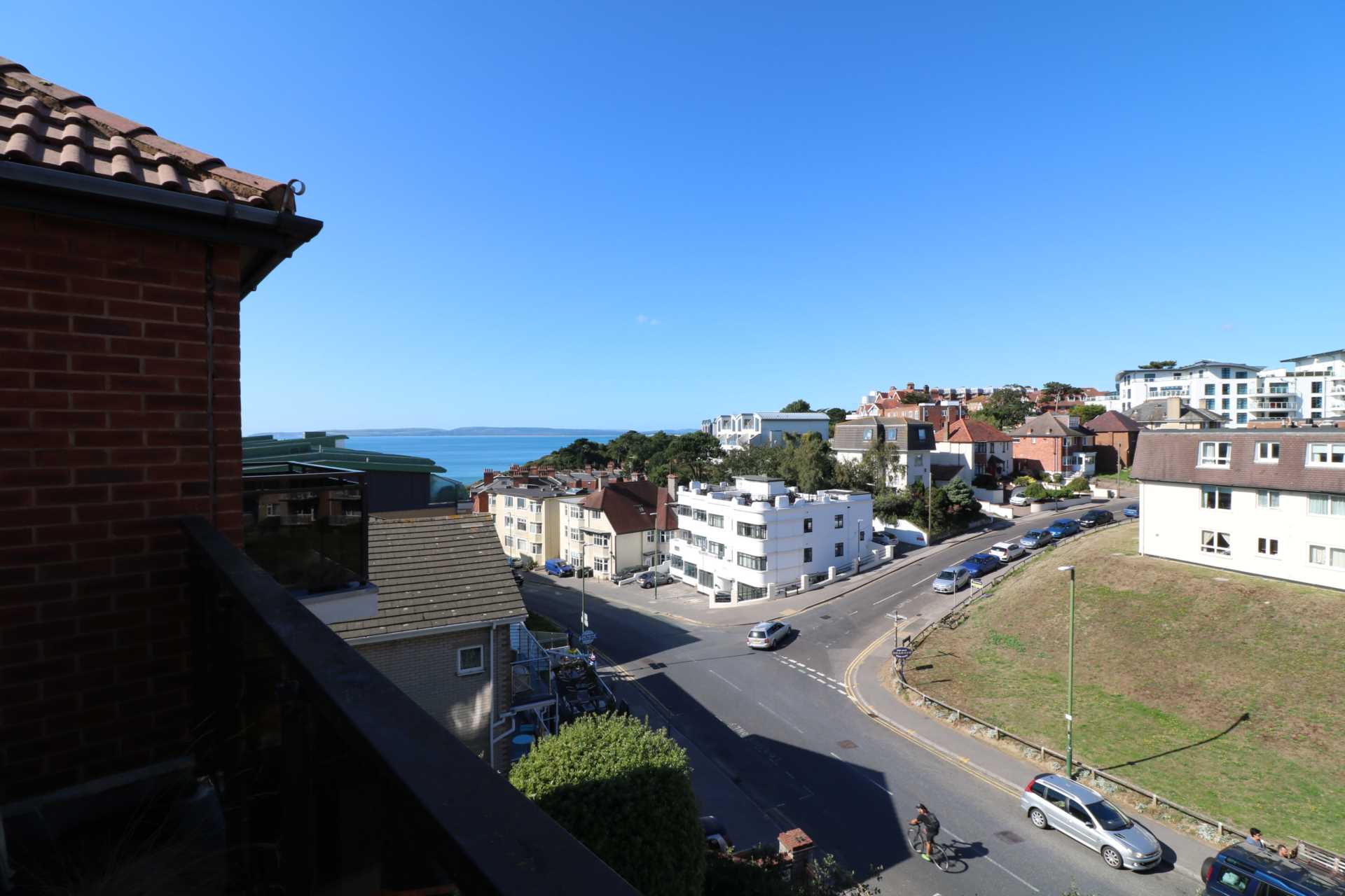 Close Boscombe Pier * Sea View*, Image 2