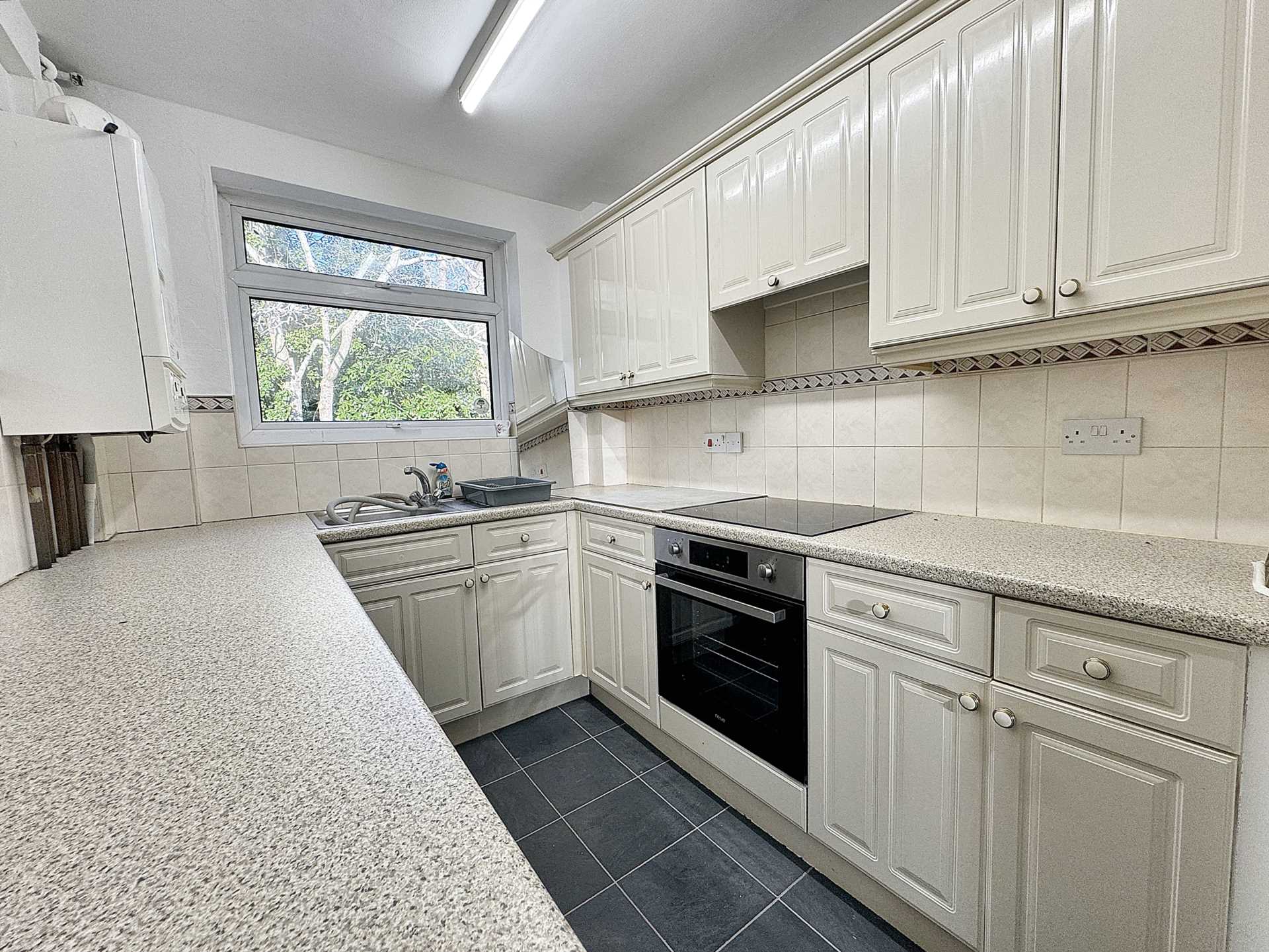 Great location, Branksome Wood Road, Bournemouth, Image 4