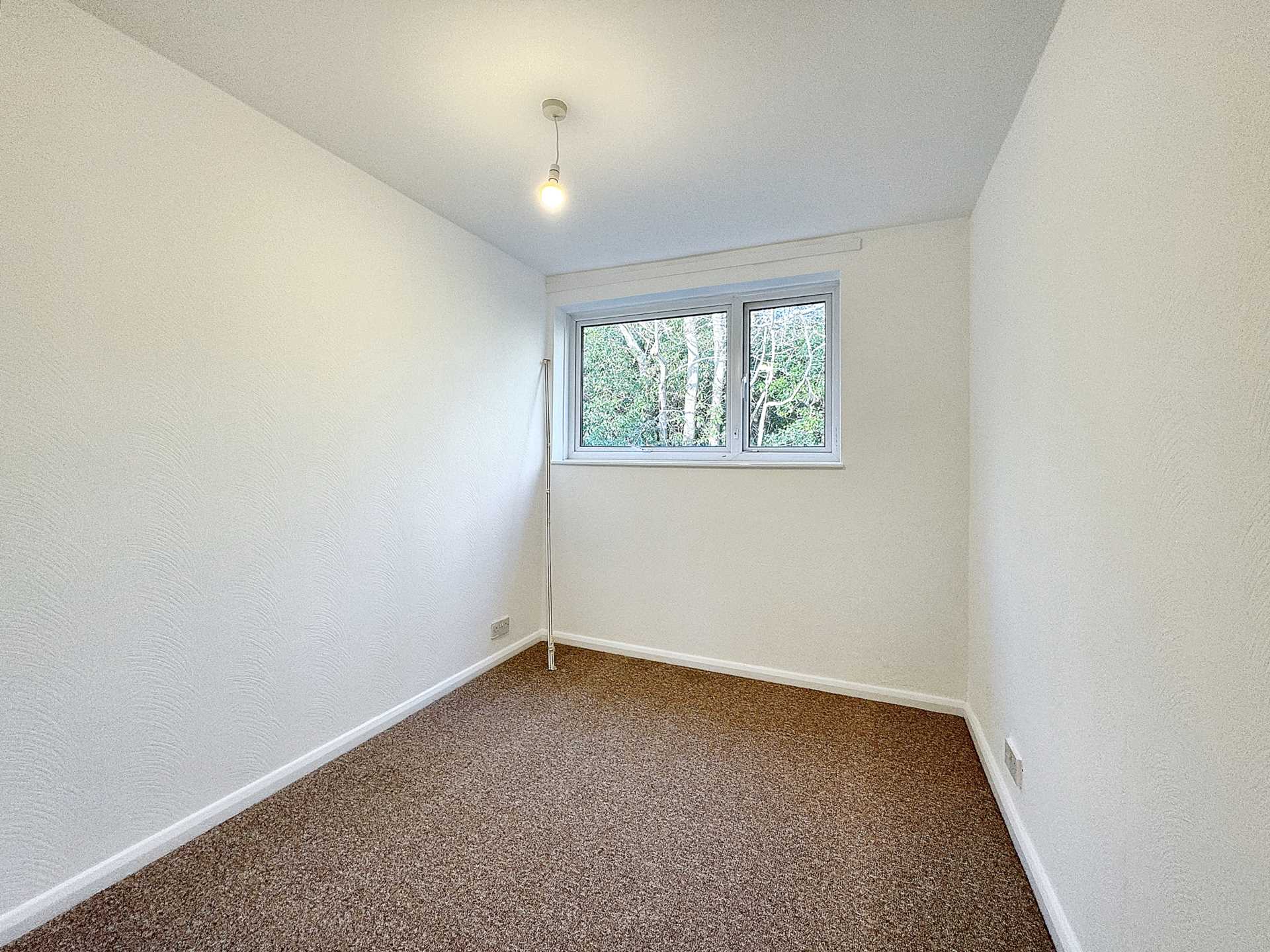 Great location, Branksome Wood Road, Bournemouth, Image 9