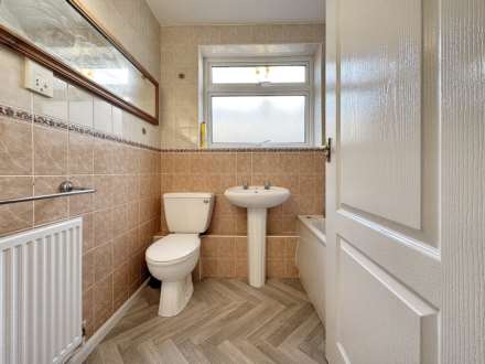 Great location, Branksome Wood Road, Bournemouth, Image 12