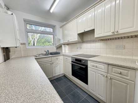 Great location, Branksome Wood Road, Bournemouth, Image 4