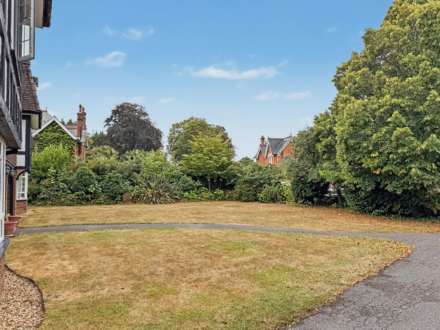 Dean Park,  Bournemouth * With Garage, Image 15
