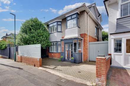 4 Bedroom Detached, Maclaren Road, Bournemouth