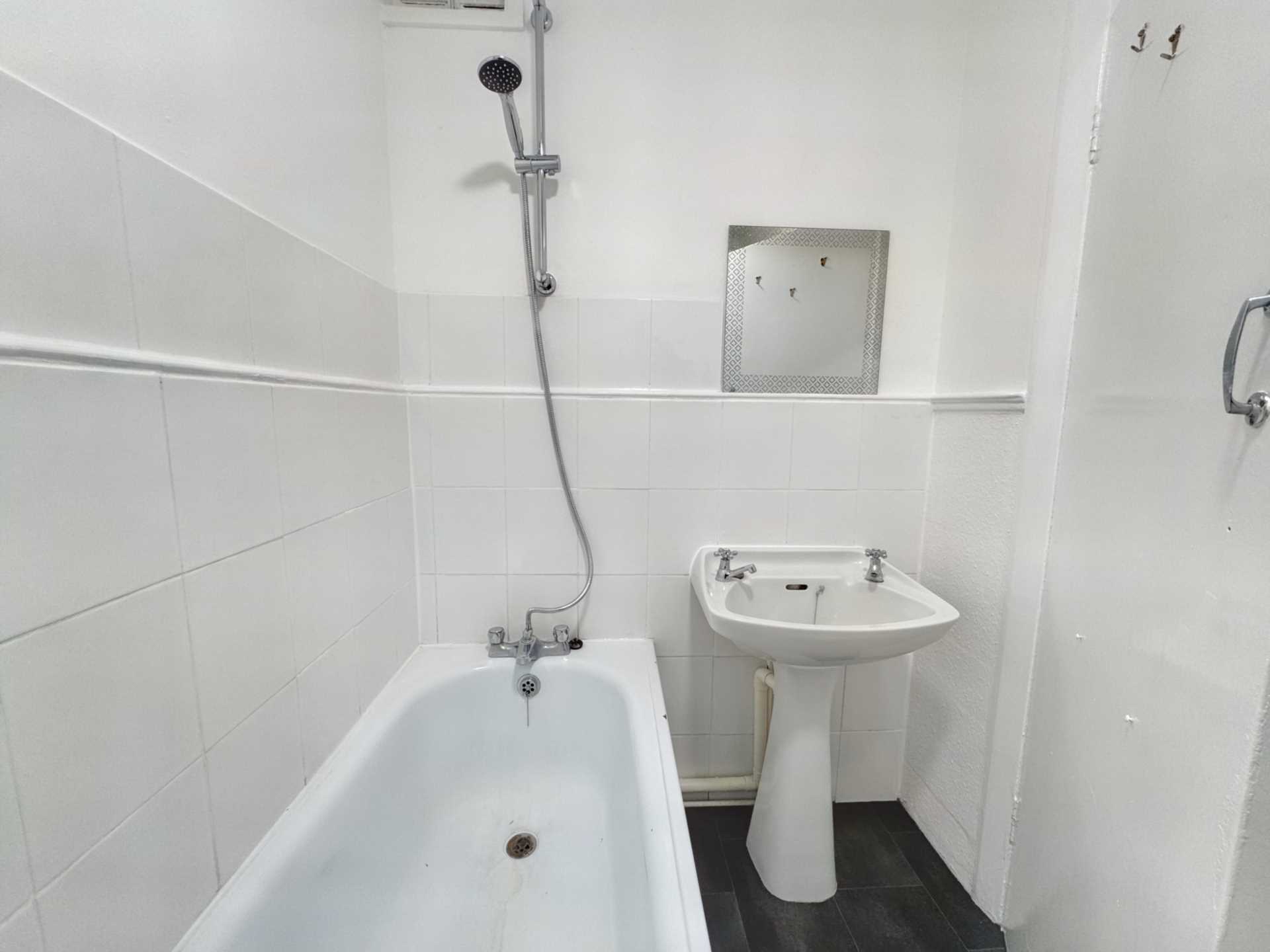 Bournemouth Square  * Bargain Studio Rental*, Image 7