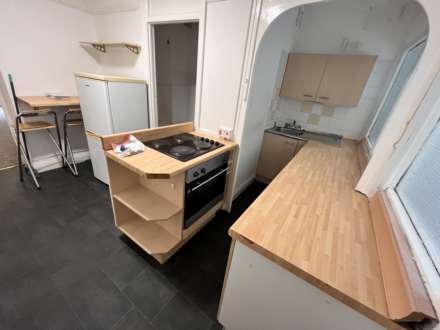 Bournemouth Square  * Bargain Studio Rental*, Image 3