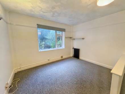 Bournemouth Square  * Bargain Studio Rental*, Image 5