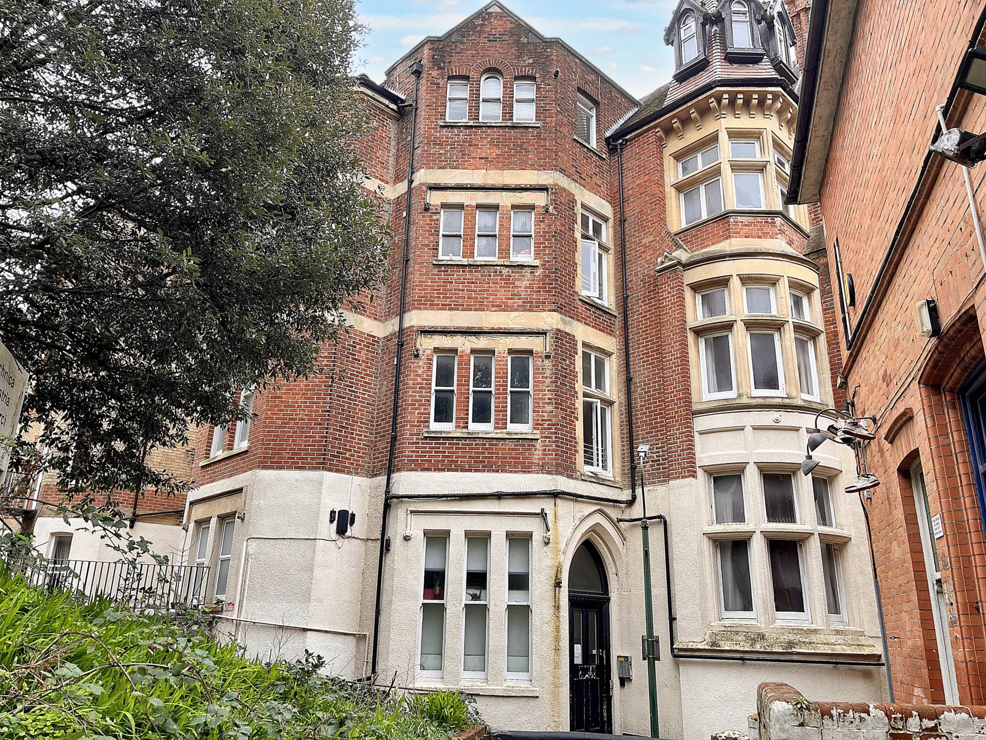 Town Centre - Extended Lease!, Image 11