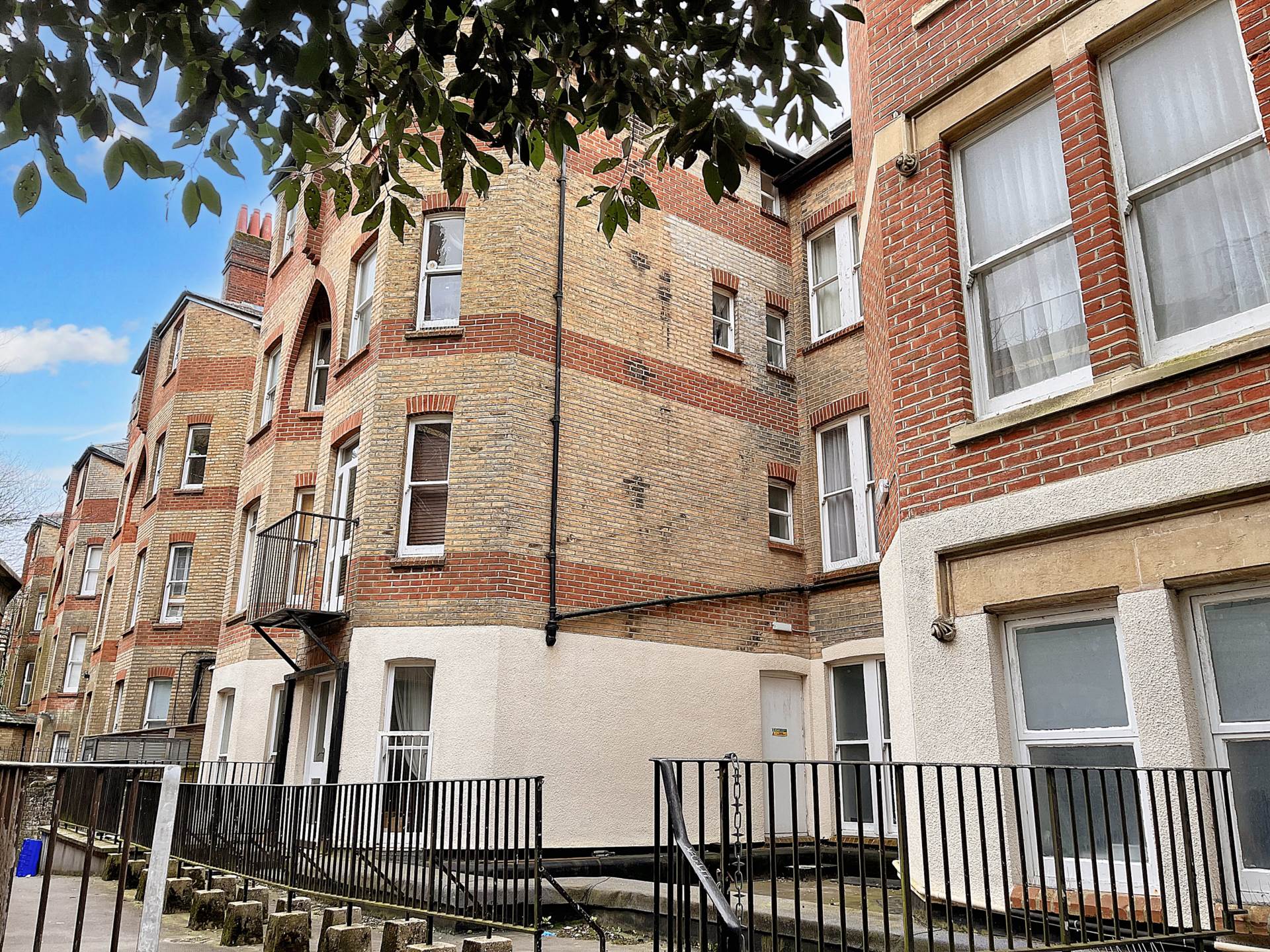 Town Centre - Extended Lease!, Image 12