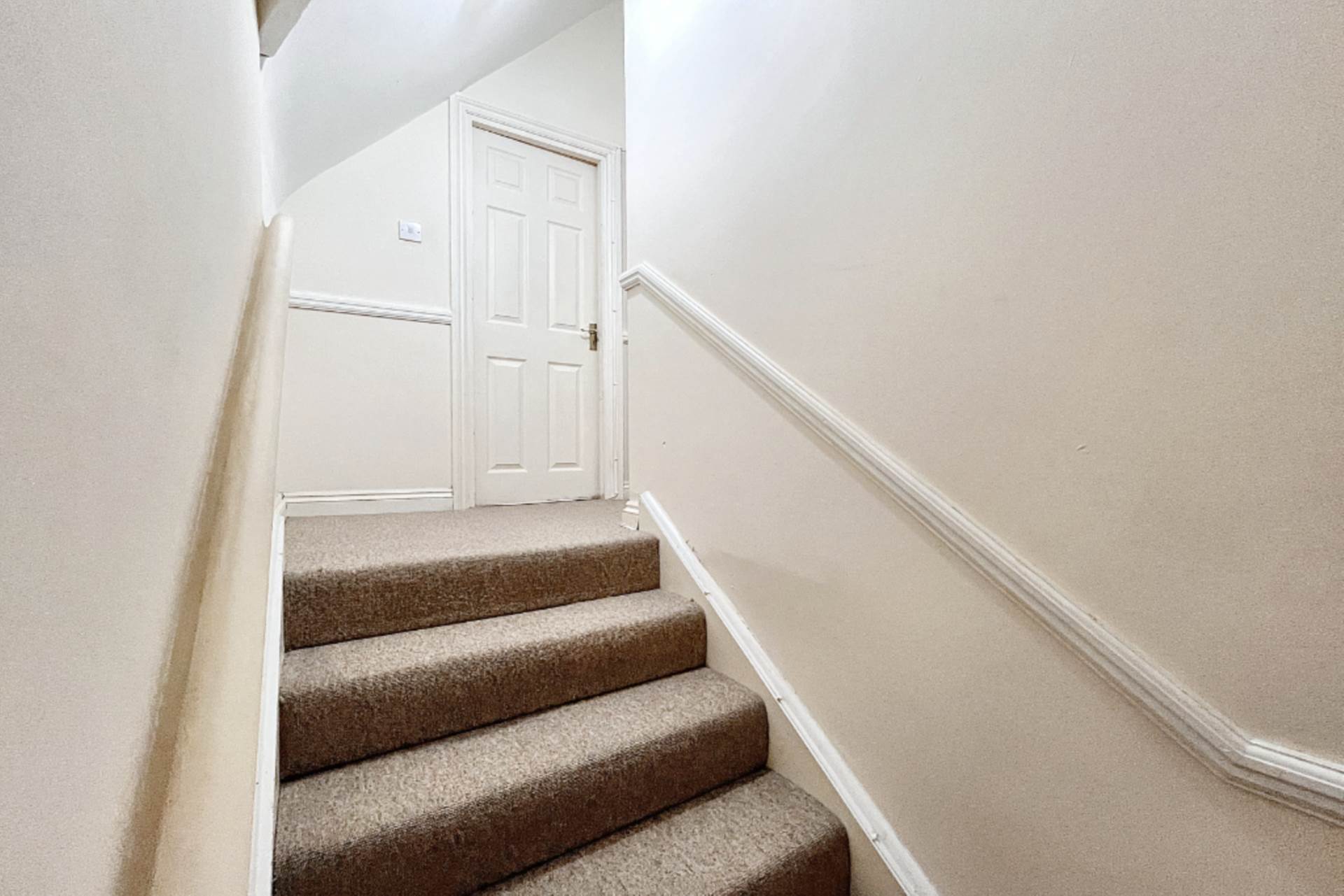 Property For Sale Town Centre Extended Lease! Fahren Estate