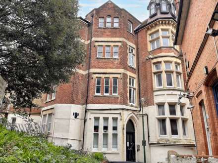 Town Centre - Extended Lease!, Image 11