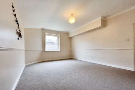 Town Centre - Extended Lease!, Image 4