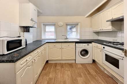 Town Centre - Extended Lease!, Image 6