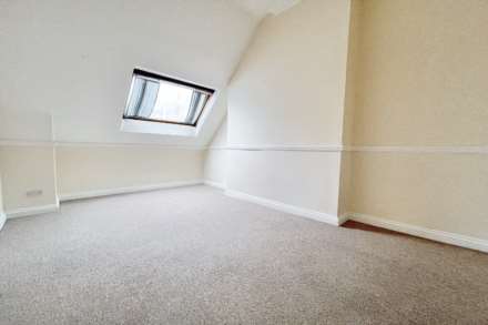 Town Centre - Extended Lease!, Image 8