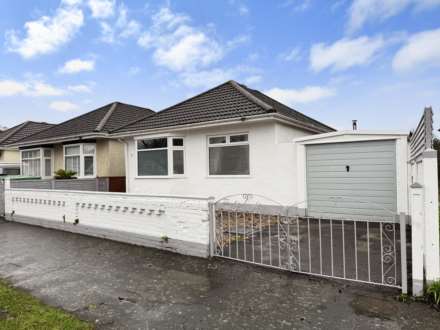 2 Bedroom Bungalow, Evershot Road, Bournemouth, Opposite Castlepoint!