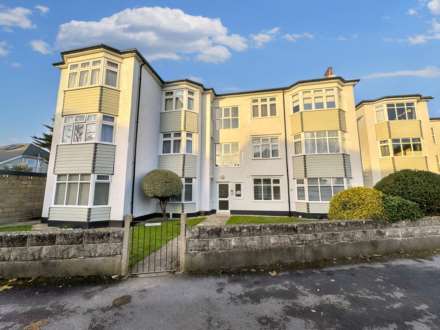 3 Bedroom Apartment, Southbourne * Close to Beach*