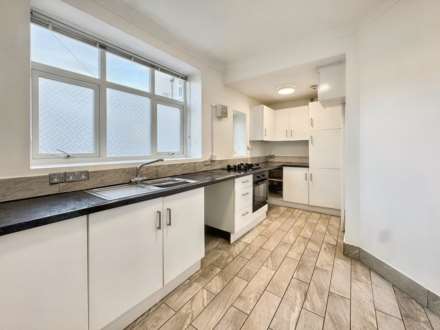 Southbourne * Close to Beach*, Image 3