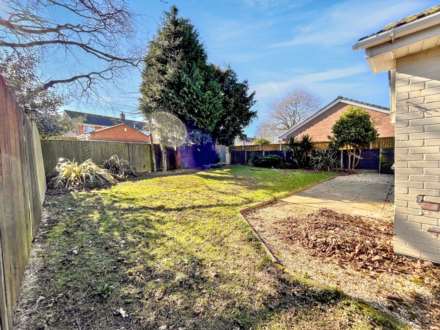 Fernheath Close, Bournemouth, Image 9