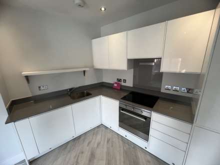 Queens Road, Westbourne, Image 4