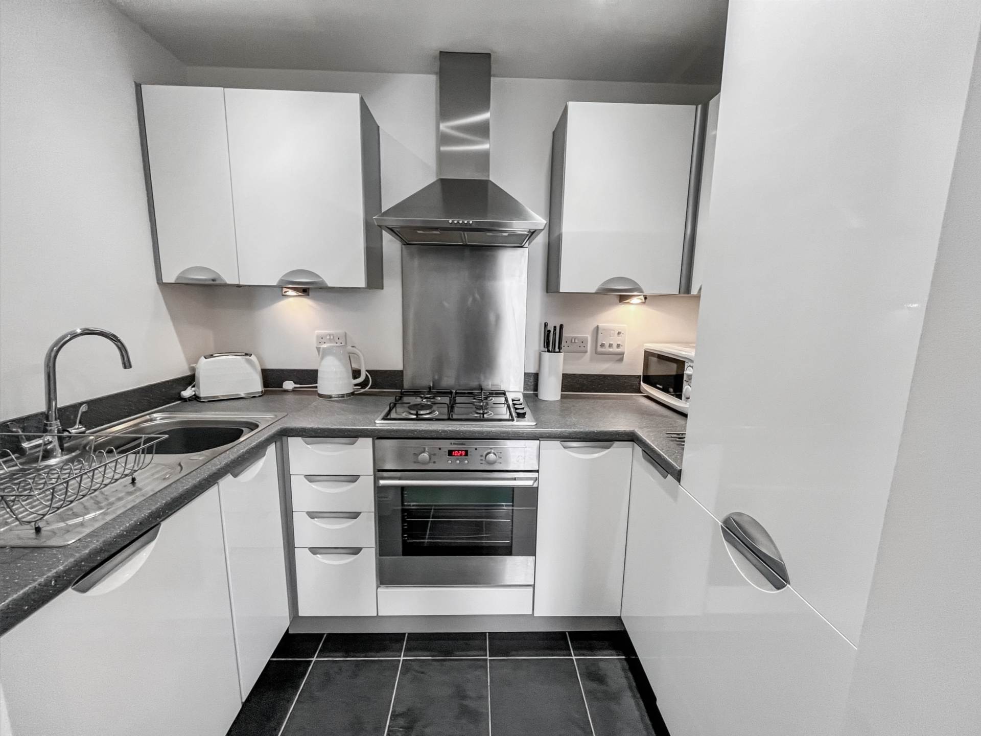 Capstone Road, Charmminster, Image 3