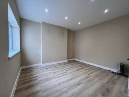 Christchurch Road, Bournemouth, Image 13