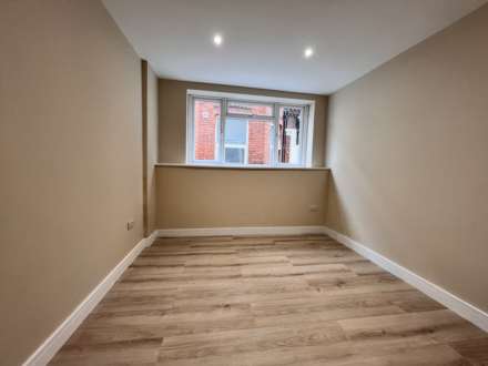 Christchurch Road, Bournemouth, Image 4