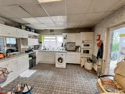 Hurn Road, Christchurch, Image 4