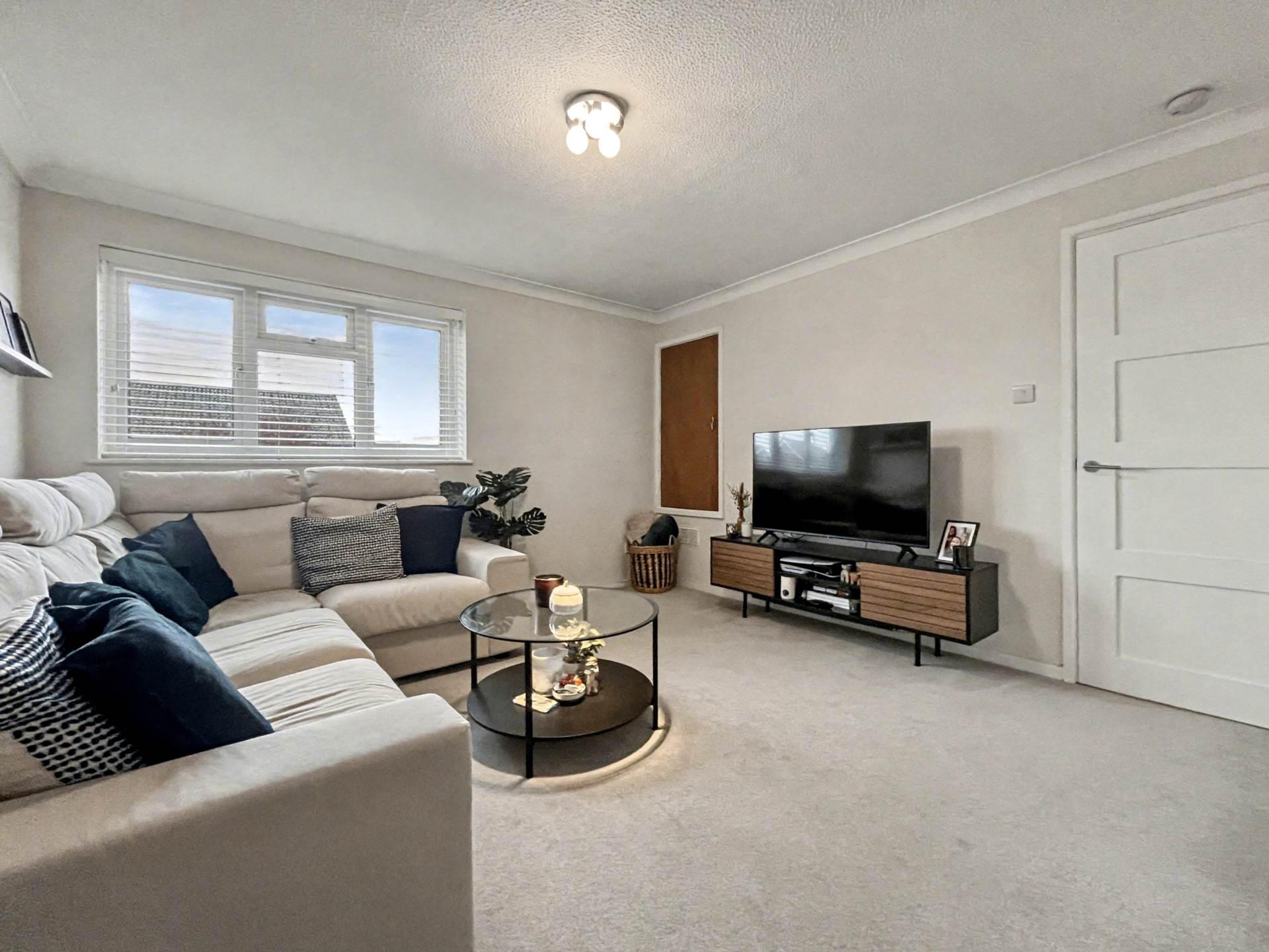 Throop, Bournemouth * Modern Retreat*, Image 3