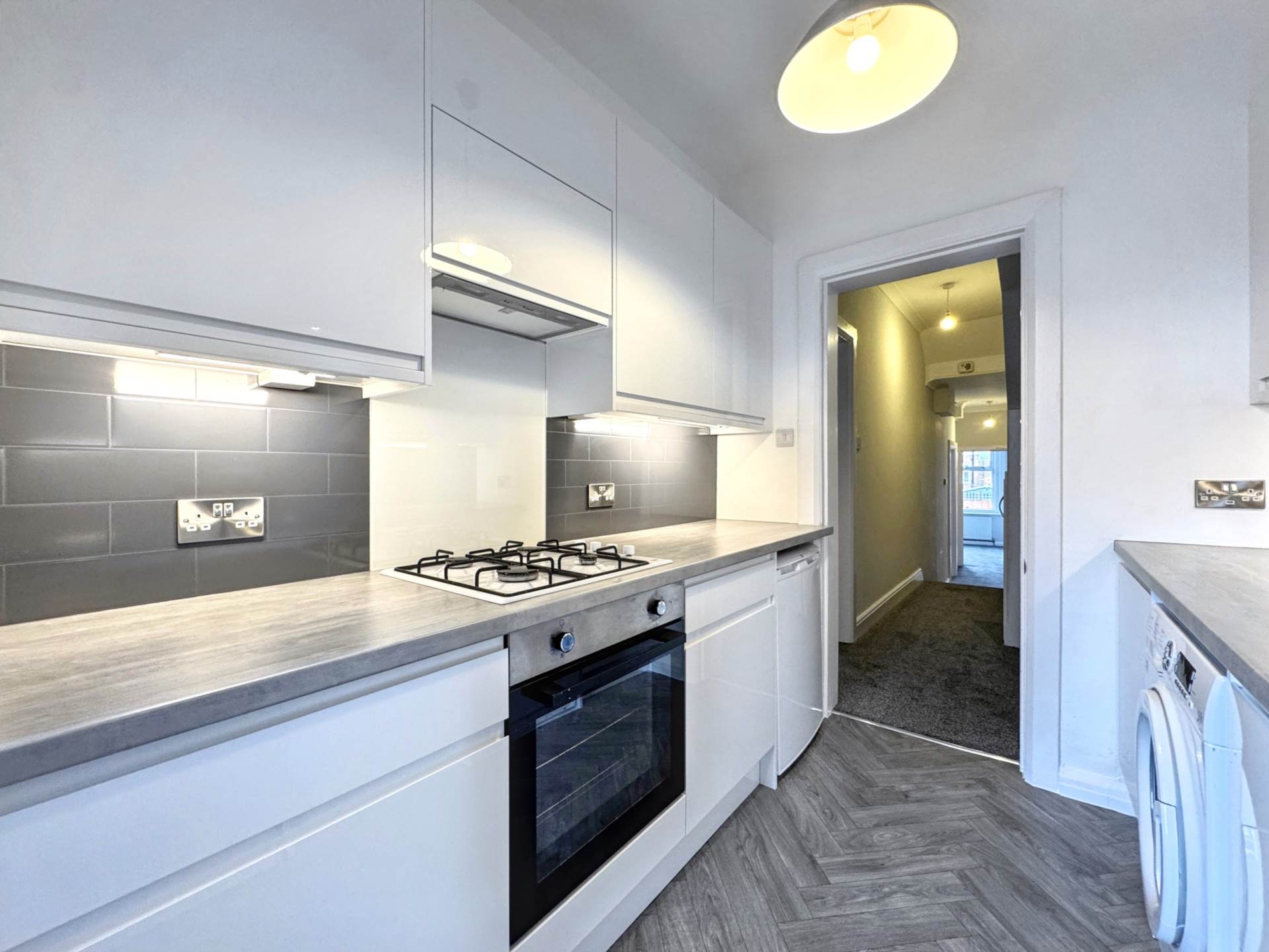 Penn Hill , Poole * Stunning Modernised Apartment *, Image 2