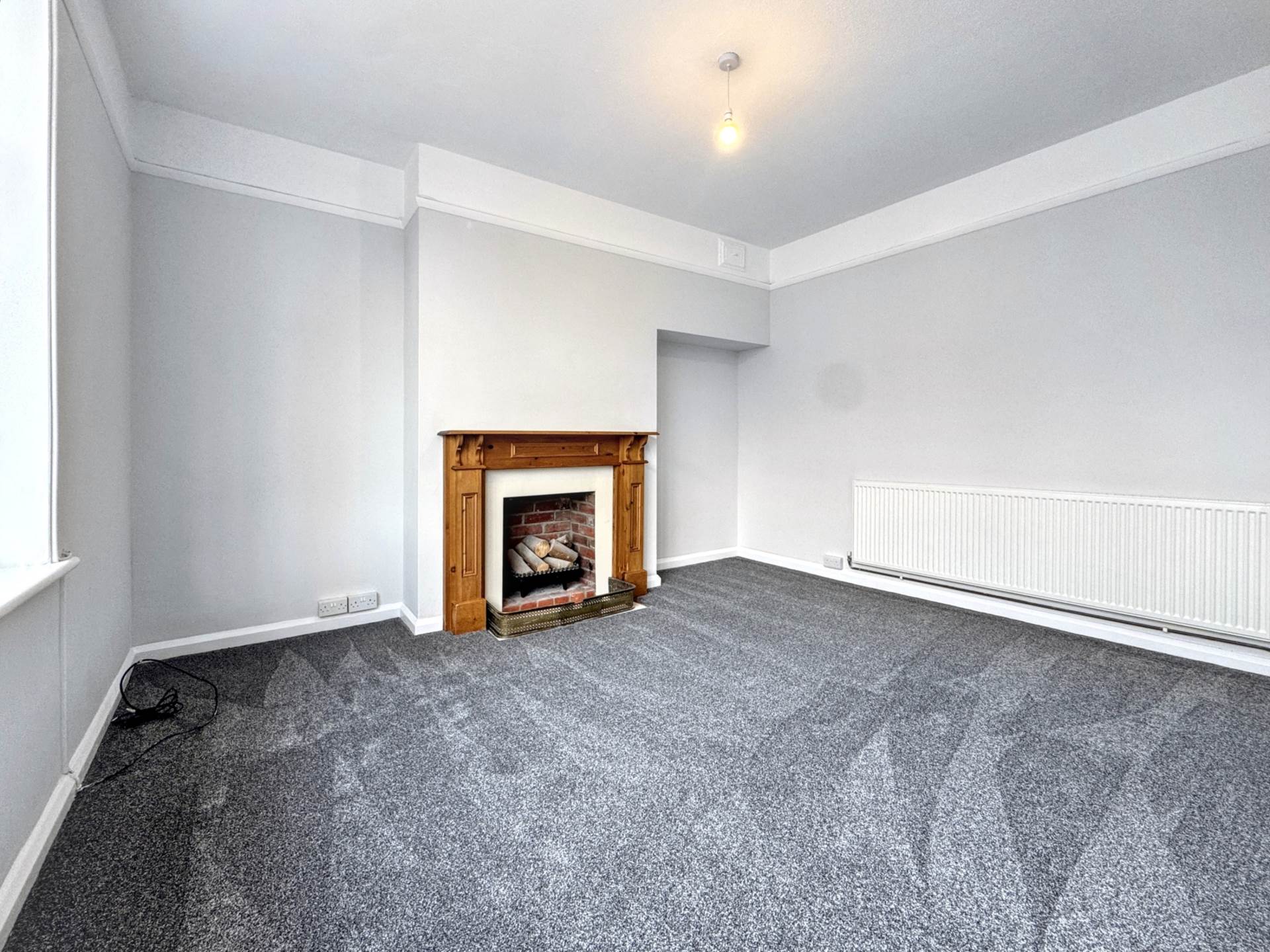 Penn Hill , Poole * Stunning Modernised Apartment *, Image 4