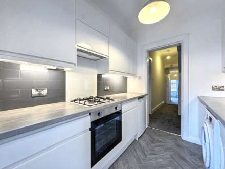 Penn Hill , Poole * Stunning Modernised Apartment *, Image 2