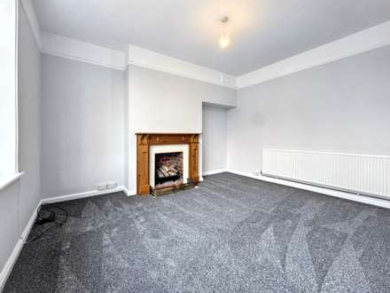 Penn Hill , Poole * Stunning Modernised Apartment *, Image 4