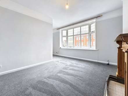 Penn Hill , Poole * Stunning Modernised Apartment *, Image 5