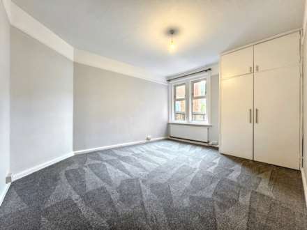 Penn Hill , Poole * Stunning Modernised Apartment *, Image 6