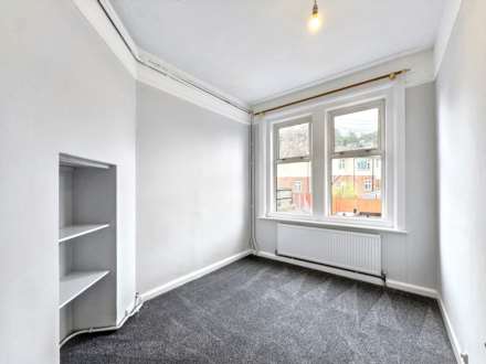 Penn Hill , Poole * Stunning Modernised Apartment *, Image 7