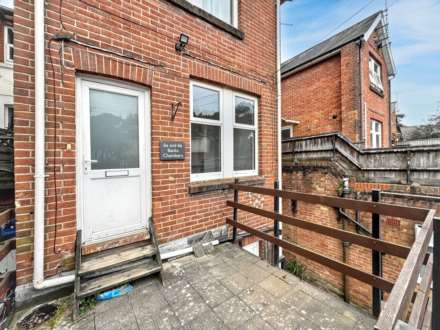 Penn Hill , Poole * Stunning Modernised Apartment *, Image 9