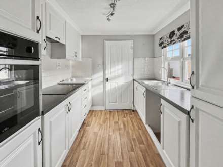 New Road, Bournemouth * Park Home*, Image 3