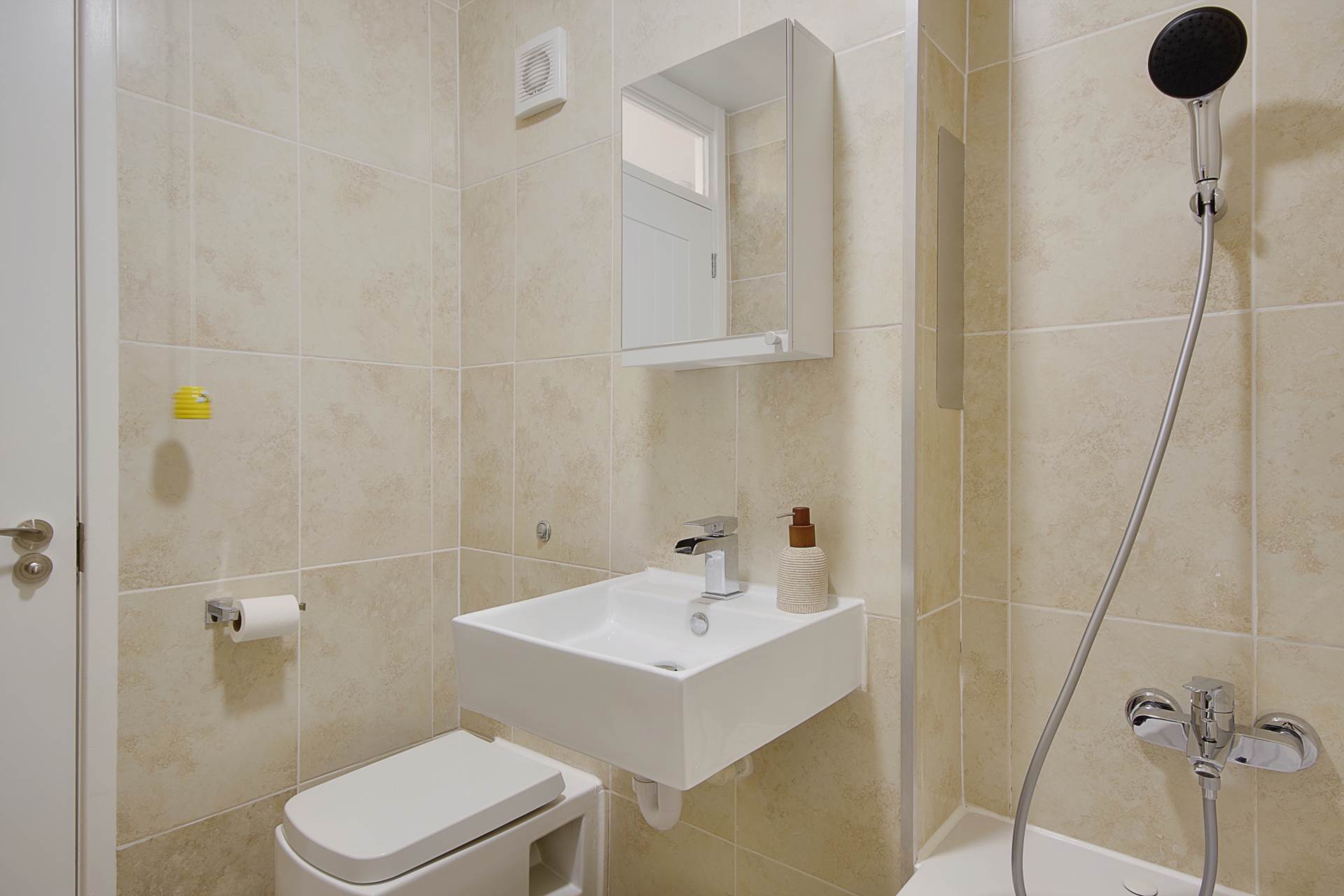 Throop, Bournemouth * Superb Garden Flat*, Image 18