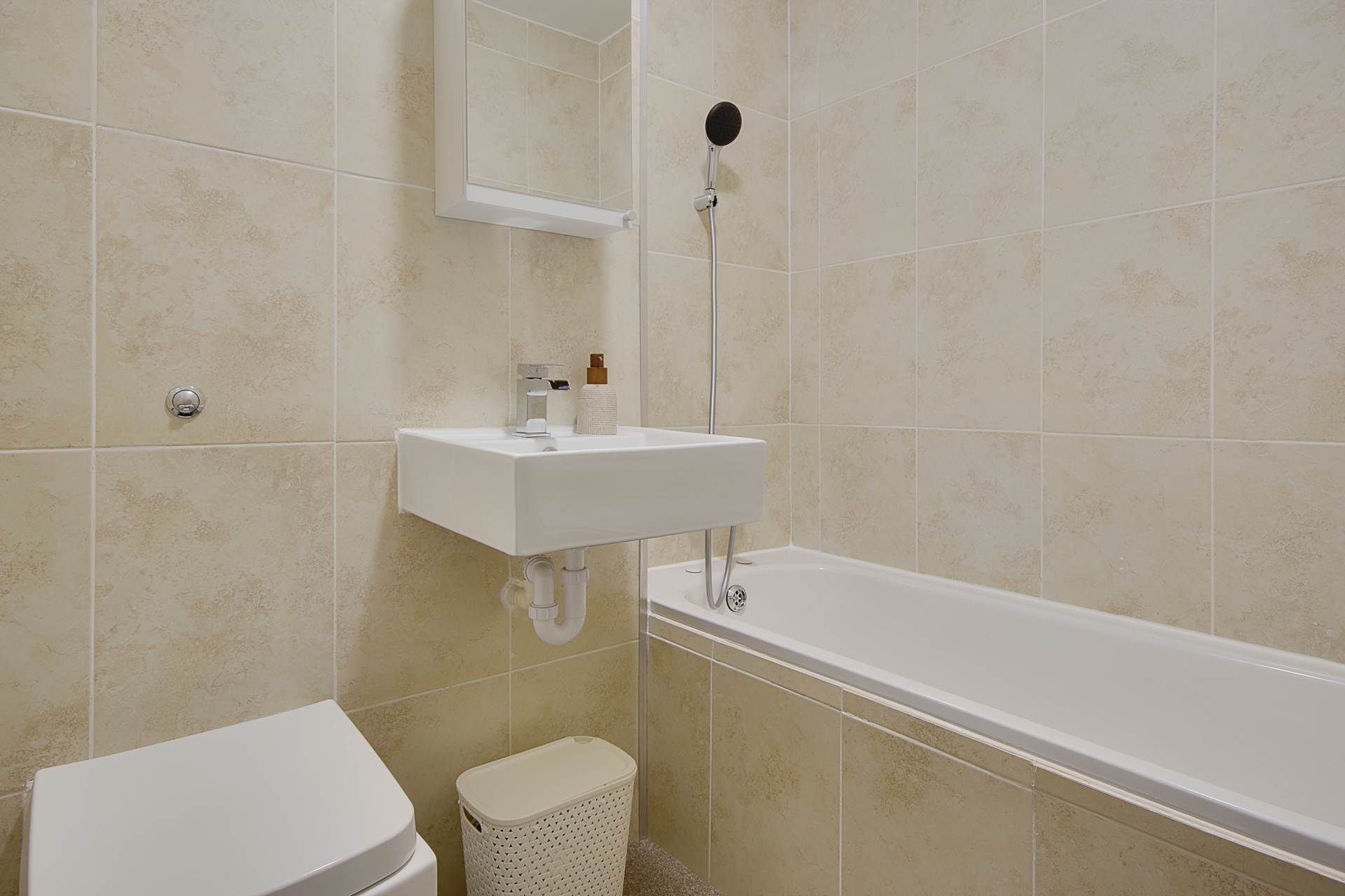 Throop, Bournemouth * Superb Garden Flat*, Image 8