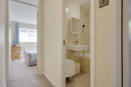 Throop, Bournemouth * Superb Garden Flat*, Image 17