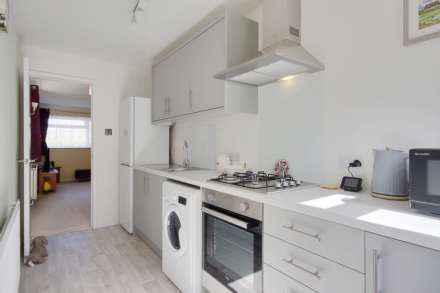 Throop, Bournemouth * Superb Garden Flat*, Image 4