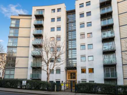 Three Bedroom Apartment at The Pinnacle, Bournemouth Town Centre, Image 1