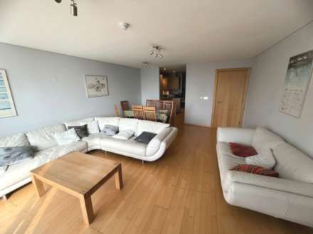 Three Bedroom Apartment at The Pinnacle, Bournemouth Town Centre, Image 3
