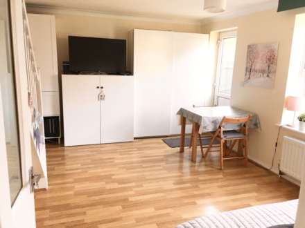 Mudeford, Christchurch * Fantastic Starter Home Opportunity*, Image 2