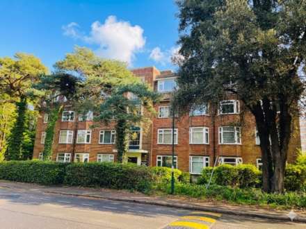 East Cliff, Bournemouth *Minutes from the Beach*