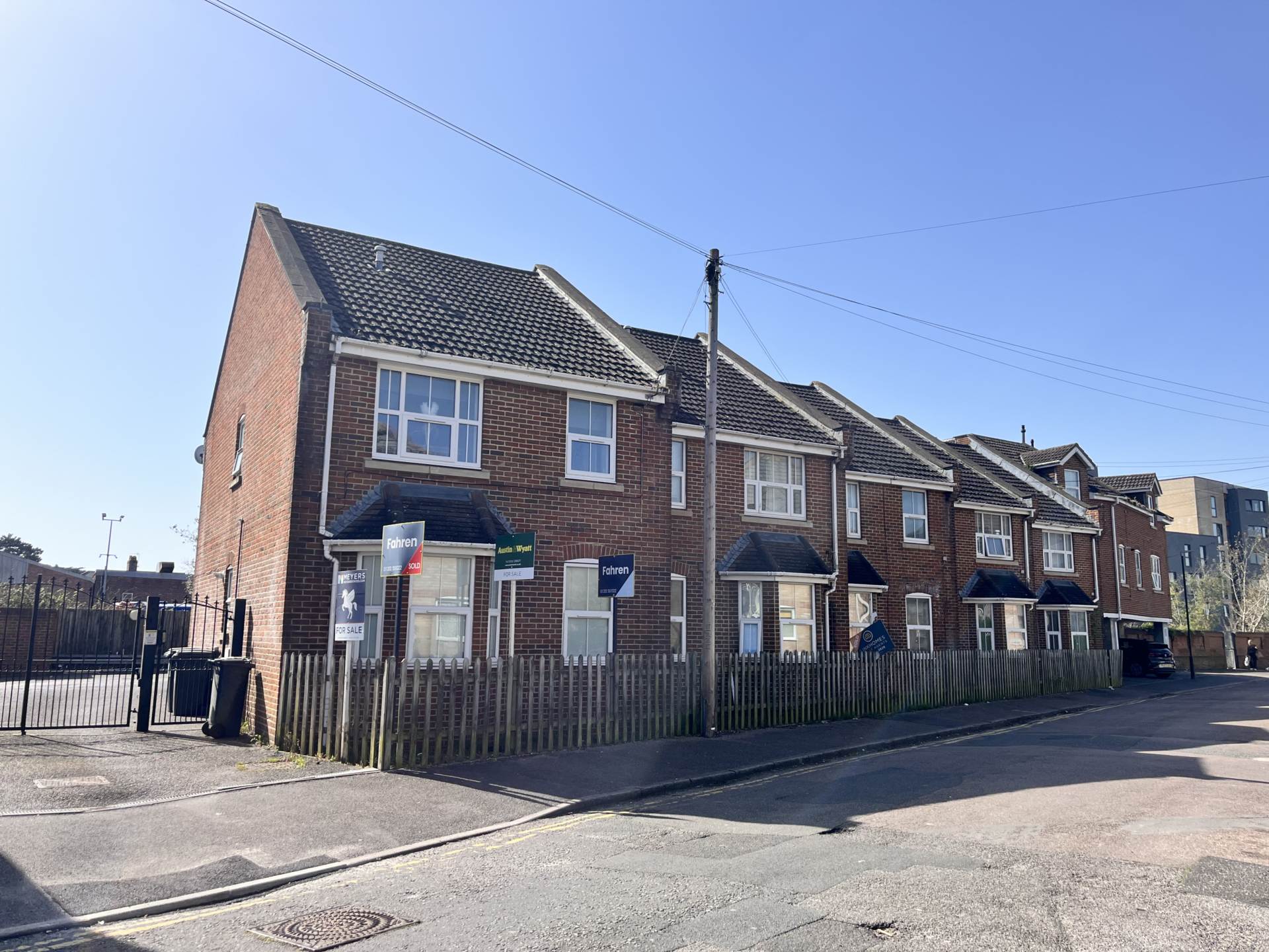 Northcote Road * Modern Living in a Gated Central Hub*, Image 2