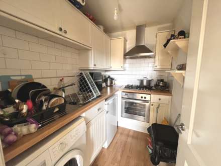 Northcote Road * Modern Living in a Gated Central Hub*, Image 3