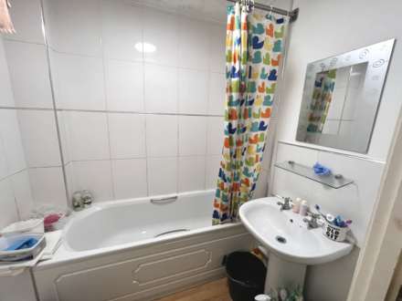 Northcote Road * Modern Living in a Gated Central Hub*, Image 4